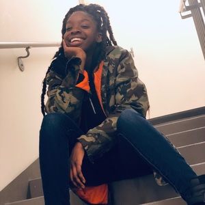 Meet your Posher, Kaila